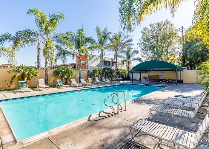 Colonial Pool & Spa Motel Long Beach