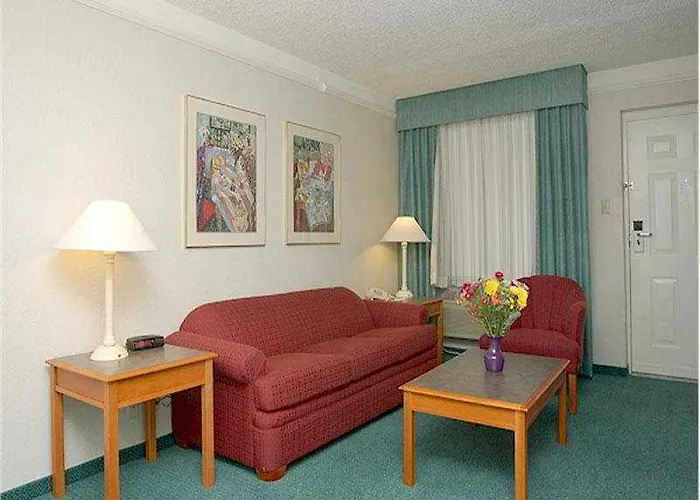 Baymont By Wyndham Tulsa Broken Arrow Motel