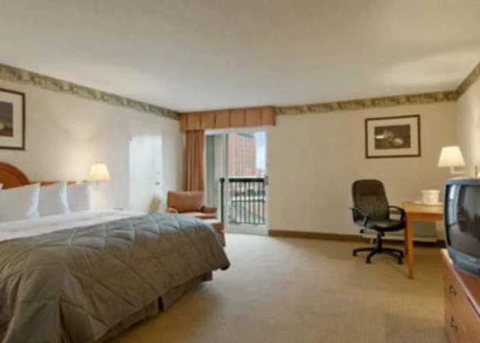 Ramada Saint Louis Airport Hotel Wentzville