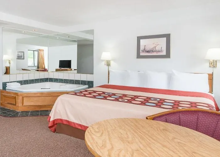 Super 8 By Wyndham Newcomerstown Cambridge