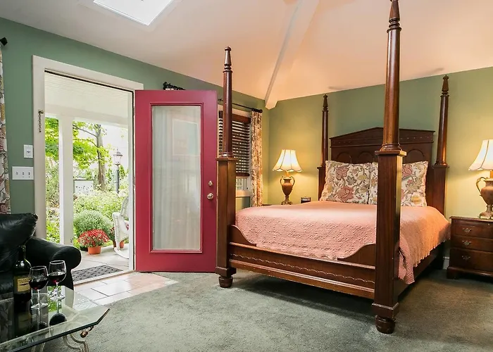 Hidden Garden Cottages & Suites Saugatuck