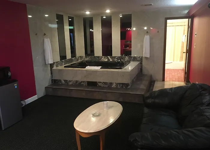 Midway Inn & Suites Oak Lawn