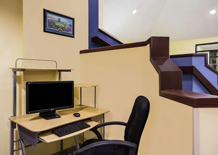 Days Inn By Wyndham Blue Springs