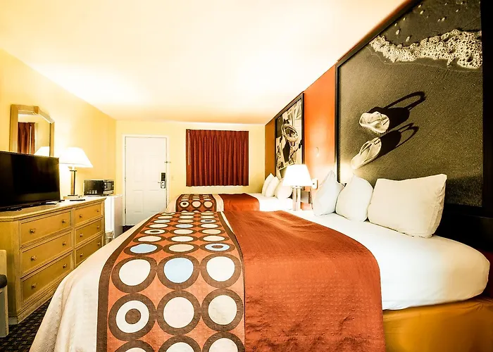 Super 8 By Wyndham Chipley Hotel