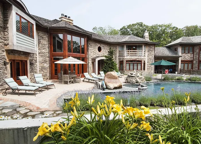 East Hampton Art House Bed And Breakfast