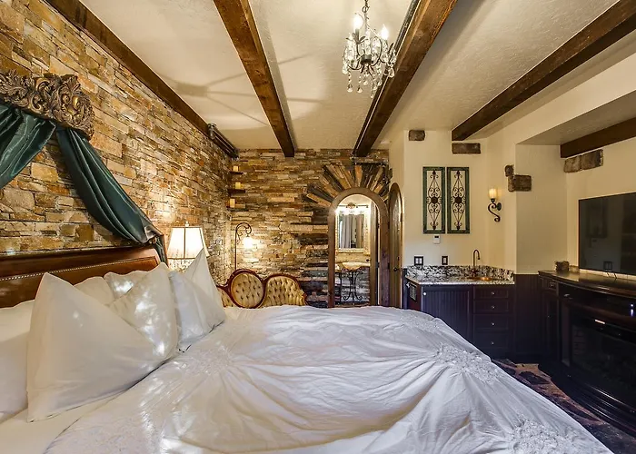 Storybook Riverside Inn Leavenworth