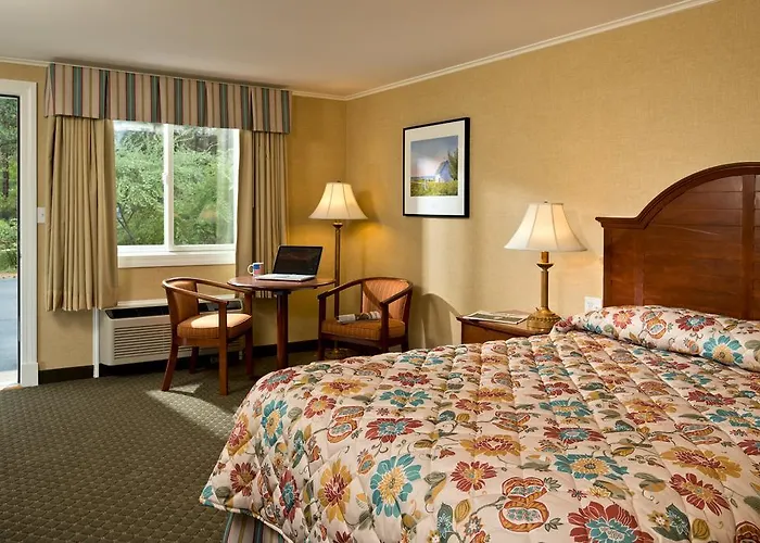 Wellfleet Hotels