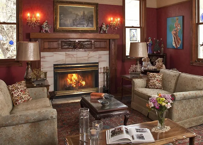 Cliff Cottage Inn, Downtown Bed & Breakfast Eureka Springs