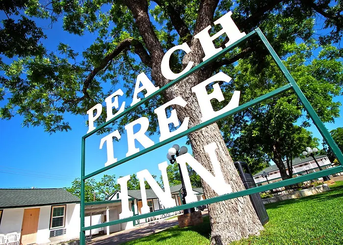 Peach Tree Inn & Suites Fredericksburg