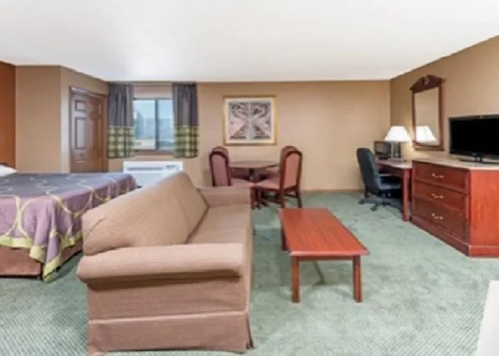 Super 8 By Wyndham Poplar Bluff Missouri Hotel