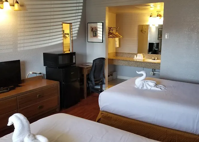 Santa Fe Inn - Pueblo