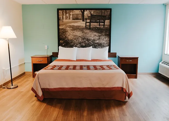 Super 8 By Wyndham Danbury Motel