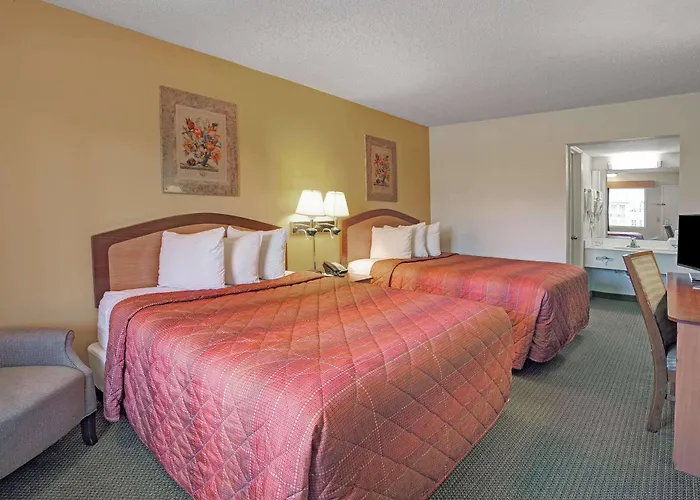 Days Inn By Wyndham Jacksonville South Memorial Hospital