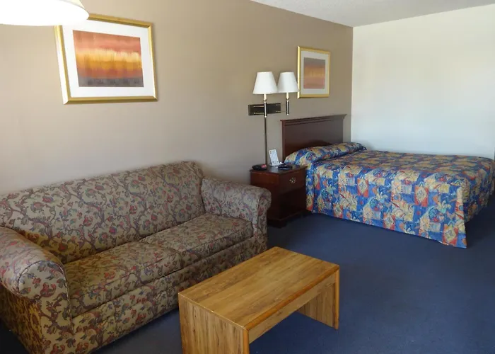 National 9 Inn Garden City