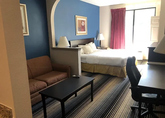 Baymont By Wyndham Laurel Hotel