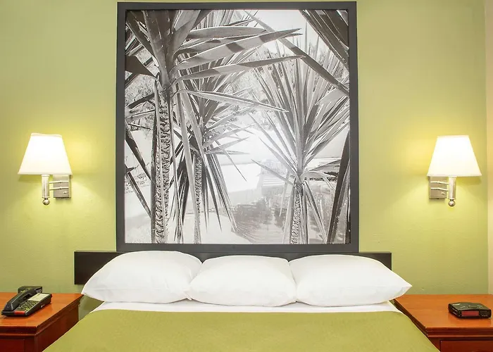 Super 8 By Wyndham Panama City