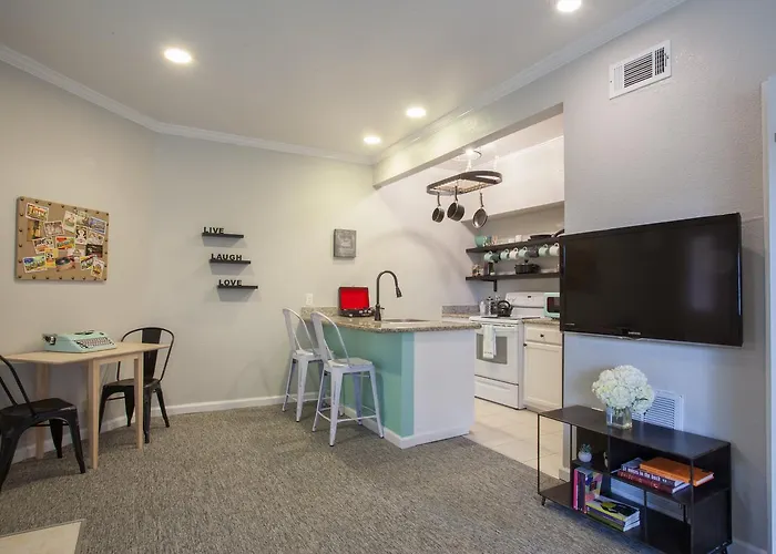 Cloverleaf Suites Baton Rouge