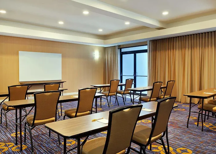 Courtyard Chicago St. Charles Hotel Saint Charles