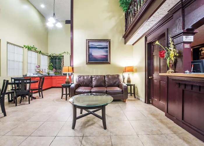 Howard Johnson By Wyndham San Marcos