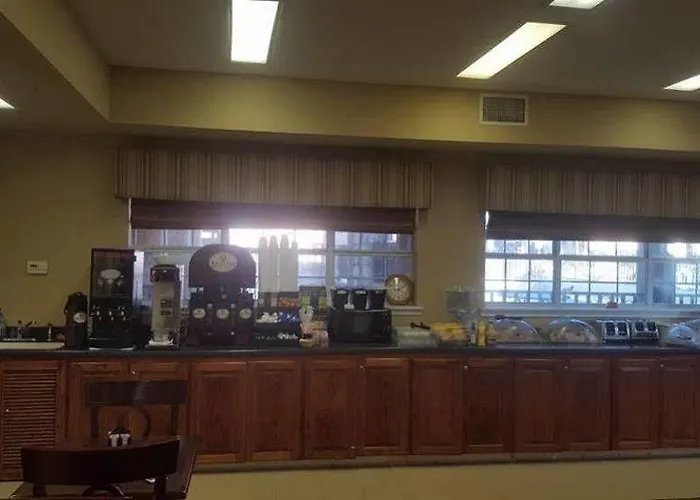 Sunday House Inn And Suites Fredericksburg