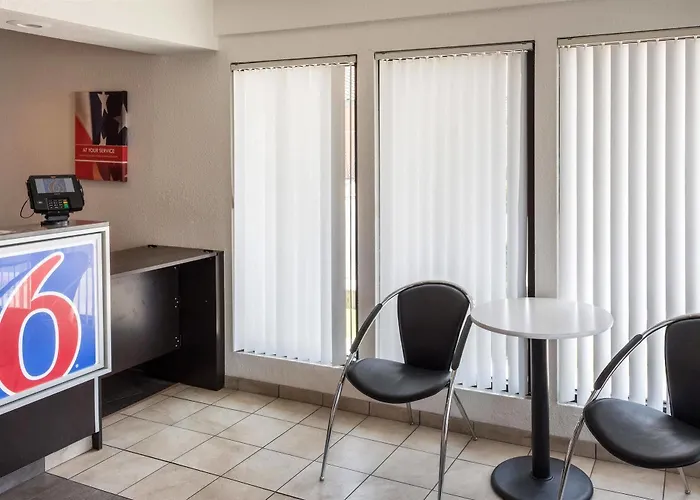 Motel 6 Bakersfield, Ca - Convention Center