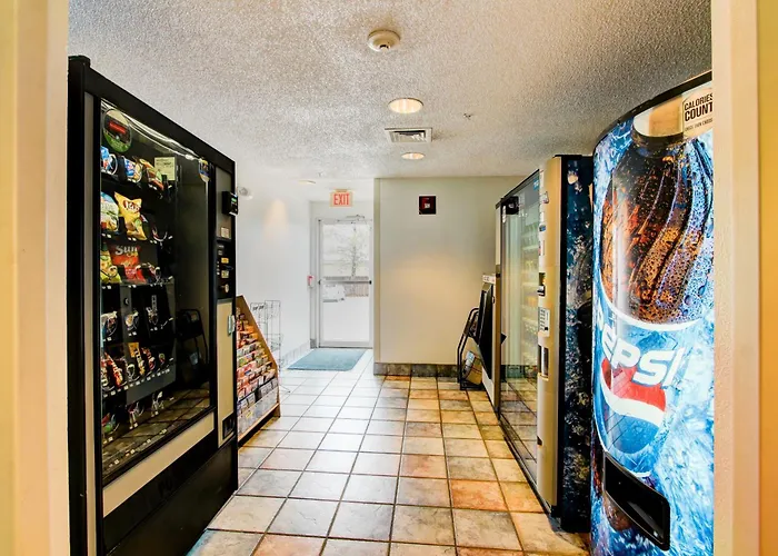 Super 8 By Wyndham Aurora East Hotel