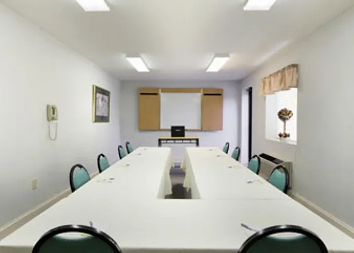 Days Inn & Suites By Wyndham Columbia Airport West Columbia