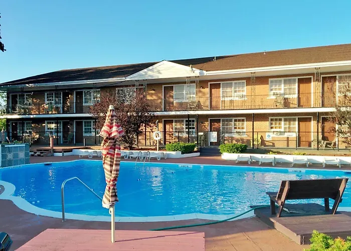 Budget Host East End Riverhead