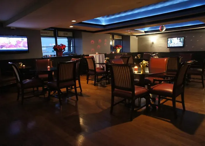 Roberts Riverwalk Urban Resort Hotel Detroit