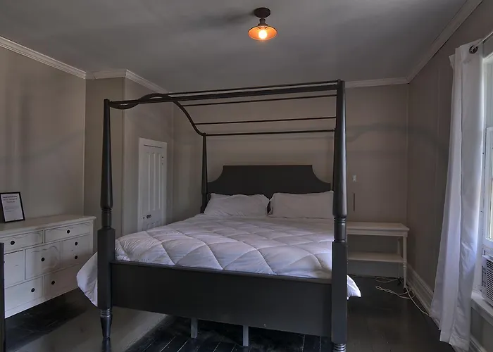 Charlevoix House Bed & Breakfast