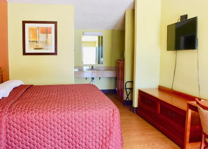 Tropicana Motel Bastrop