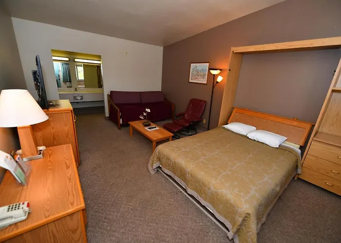 Costa Mesa Inn - Newport Beach Area