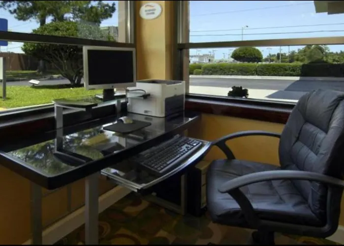 Baymont By Wyndham Mobile/ I-65 Hotel