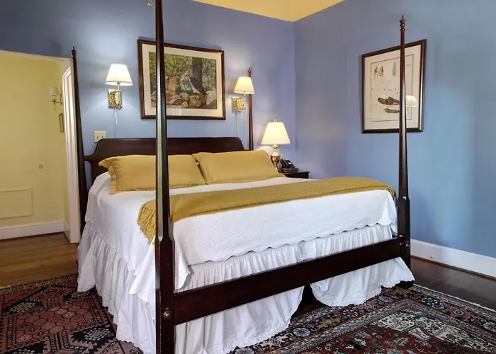 The 200 South St | King Ste 9 Hotel Charlottesville