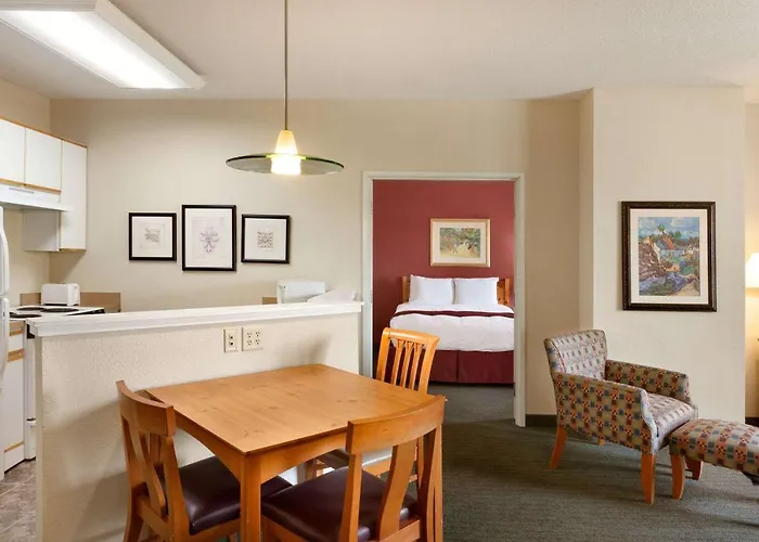 Baymont By Wyndham Wichita East Hotel