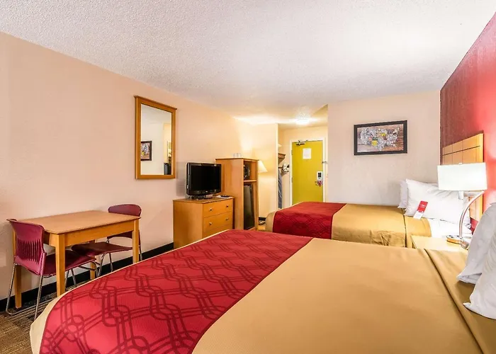 Econo Lodge Topeka At Wanamaker