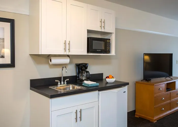 Looking Glass Inn Lincoln City