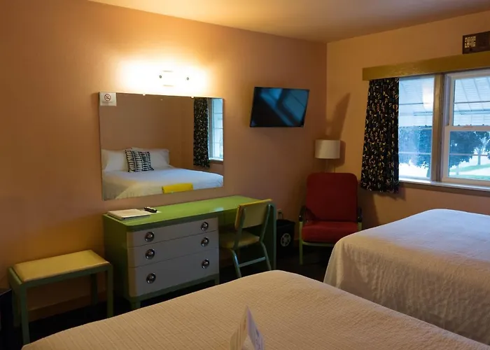 Holiday Music Motel Sturgeon Bay