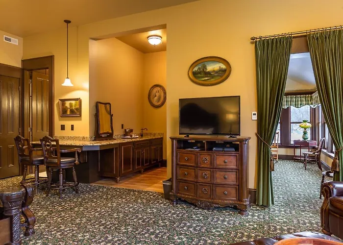 Steele Mansion Inn & Gathering Hub Painesville