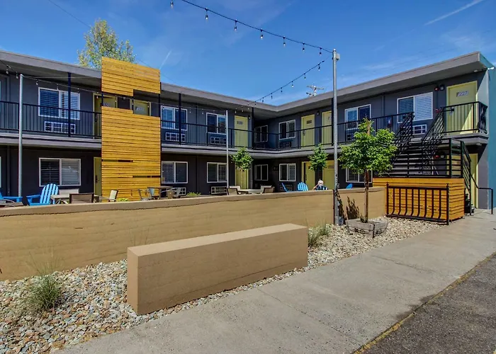 Americana Modern Hotel Redding