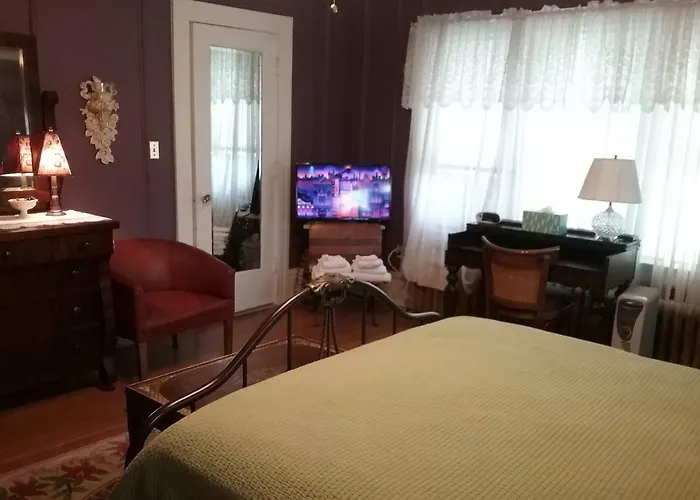 Hanover House Bed And Breakfast Niagara Falls