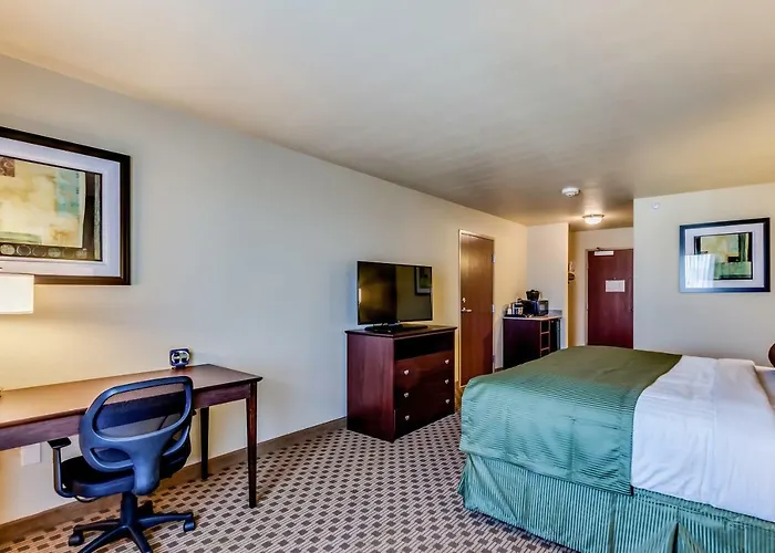 Cobblestone Inn & Suites - Waverly