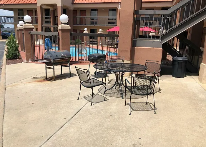 Days Inn By Wyndham Columbus