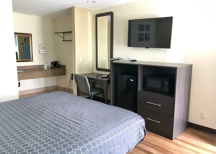 Simply Home Inn & Suites - Riverside