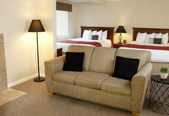 Cloverleaf Suites Kansas City Overland Park