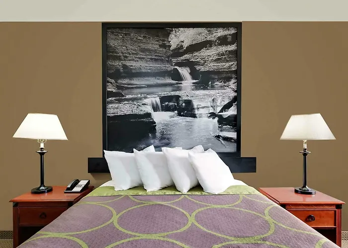 Super 8 By Wyndham Ithaca Hotel