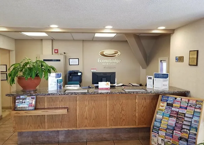 Econo Lodge Inn & Suites Santa Maria 