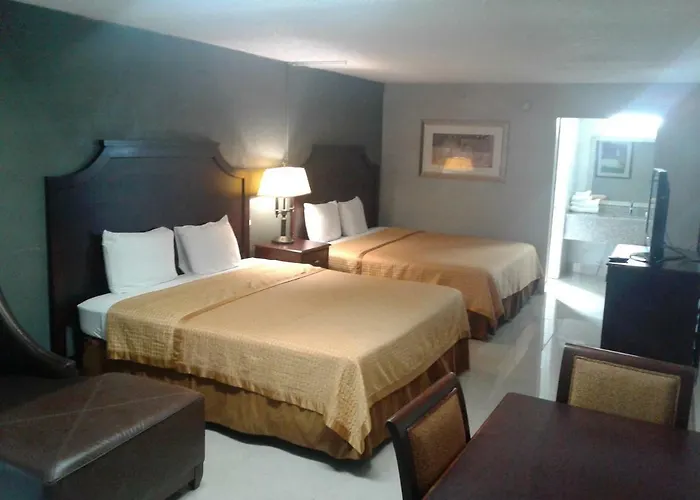 Express Inn & Suites - 5 Miles From St Petersburg Clearwater Airport Pinellas Park