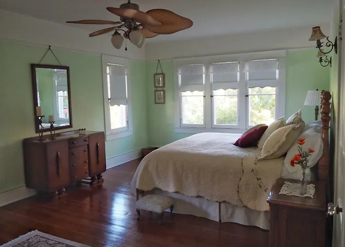 Lady Geneva Bed & Breakfast Medford