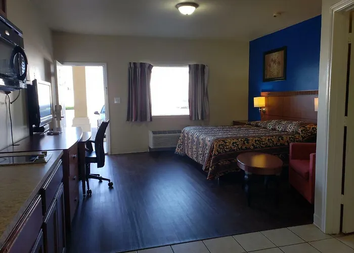 Crossroads Inn & Suites Victoria